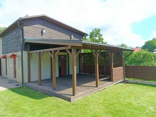 Tmavohnedá drevená veranda pripojená k domu s krytou strechou – 4,8×6 m - garden gazebo pergola